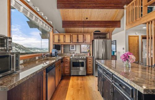 Mountain Valley Casa | Mountain Summit Serenity Aspen Views Adventure