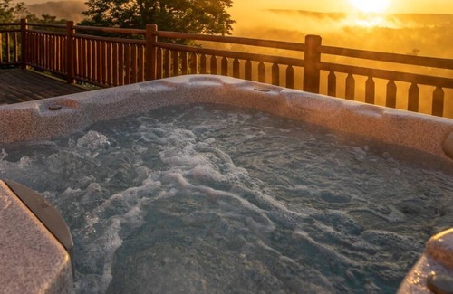 Ponca Cabina | Mountain Sunset Cabin w/ Hot Tub