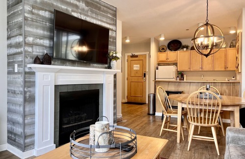 Stratton Mountain Condominio | Mountain & sunset views from balcony! Heated pool/spas, walk to lifts & village!