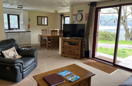 South Laggan Chalet De Esquí | Mountain Thyme Lodge Pet friendly lodge on Loch Lochy