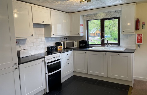South Laggan Chalet De Esquí | Mountain Thyme Lodge Pet friendly lodge on Loch Lochy