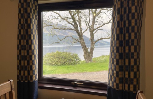 South Laggan Chalet De Esquí | Mountain Thyme Lodge Pet friendly lodge on Loch Lochy