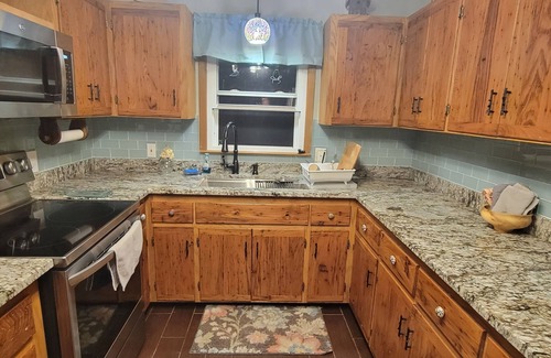 Sylva Cabina | Mountain Top Cabin with a View that is Centrally Located in Western Carolina.