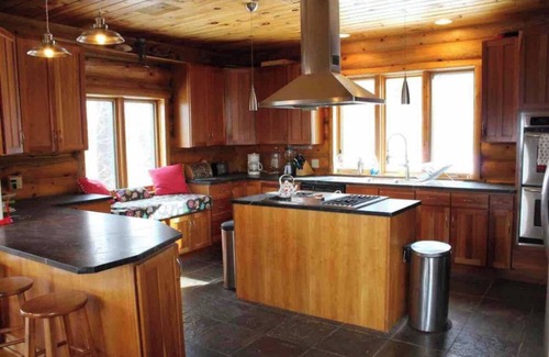 Corinth Cabina | Mountain top, dream log cabin!! 100+ acres! 20 min to lake George & Saratoga!!
