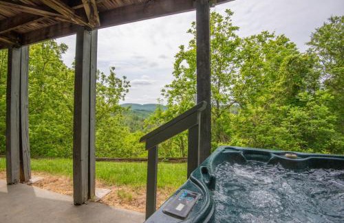 Lansing Casa | Mountain Top Lodge with Views - Hot Tub, River Access, 15 Mins to West Jefferson