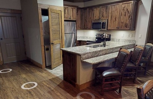 Gatlinburg Complejo | Mountain top resort w/ waterpark. 15 mins from downtown Gatlinburg.