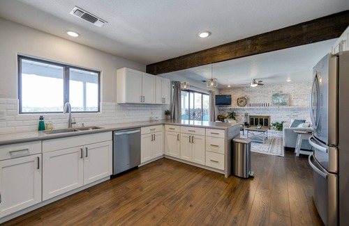 Midway Casa | Mountain Trio :: !VIEWS! Heated Pool & Spacious!