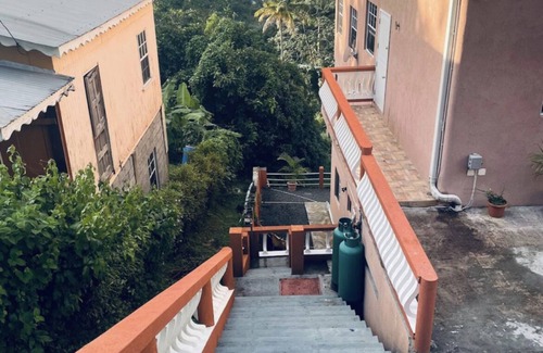 St. George's Apartamento | Mountain veiw apartment in St George’s