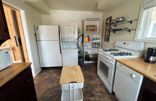 Idaho Springs Casa | Mountain View - 1 Bedroom, or 2, Lots of Light, Quiet, Walk to Town