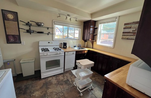 Idaho Springs Casa | Mountain View - 1 Bedroom, or 2, Lots of Light, Quiet, Walk to Town