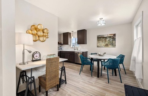 Carpinteria Apartamento | Mountain View, a recently renovated, modern apartment blocks from the beach!