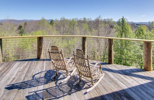 Marshall Casa | Mountain View and Fire Pit Rustic Marshall Getaway!