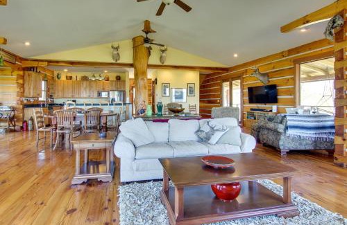 Marshall Casa | Mountain View and Fire Pit Rustic Marshall Getaway!