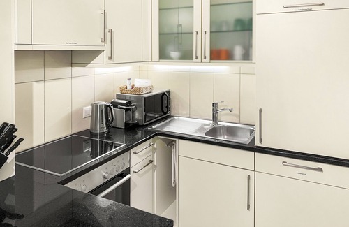 Zug Apartamento | Mountain View Business Apartment, Fiber, Netflix