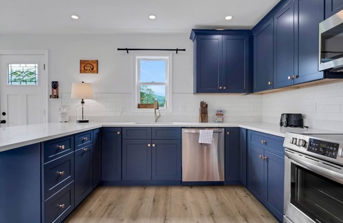 Bristol Casa | Mountain view by Newfound Lake by RedAwning