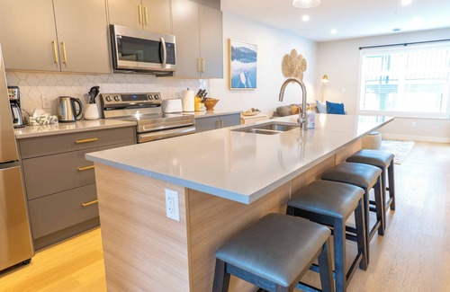Harvie Heights Condominio | Mountain View Condo in Harvie Heights