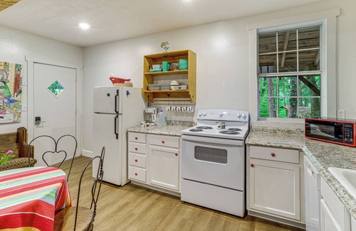 Mountain View Cabina | Mountain View Cabin Near White River: Fish & Float