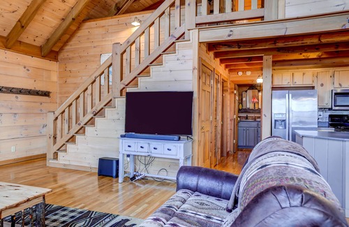 Blue Ridge Cabina | Mountain-view cabin with private hot tub, firepit, pool table, fireplace & stove