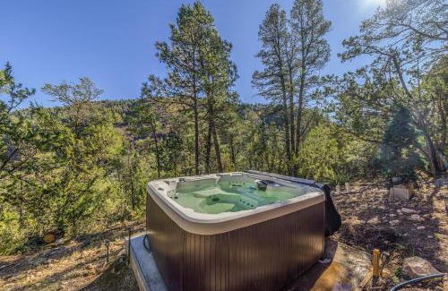 Ruidoso Casa | Mountain-View Cabin with Hot Tub in Ruidoso!
