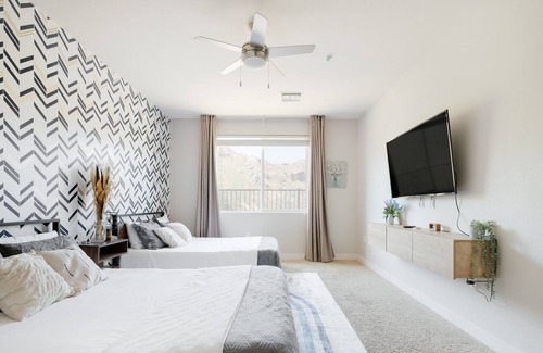 South Mountain Apartamento | Mountain View - Clean & Stylish W/ Garage Parking