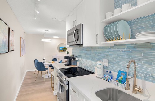Waikiki Apartamento | Mountain View Condo with King or Queen Bed and Parking