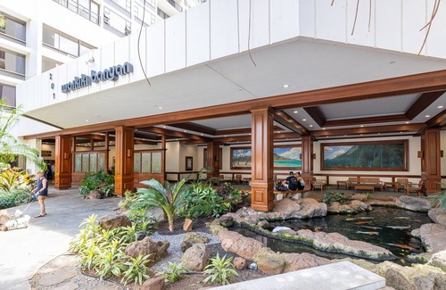 Waikiki Apartamento | Mountain View Condo with King or Queen Bed and Parking