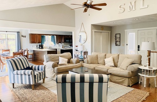 Huddleston Casa | Mountain View Cove Lakeside Retreat