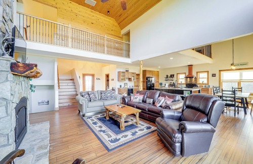 Fleetwood Cabina | Mountain-View Deck: Group Getaway in Fleetwood