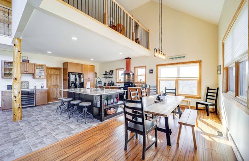 Fleetwood Cabina | Mountain-View Deck: Group Getaway in Fleetwood