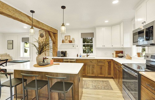 Cocolamus Otro | Mountain View Farm House
