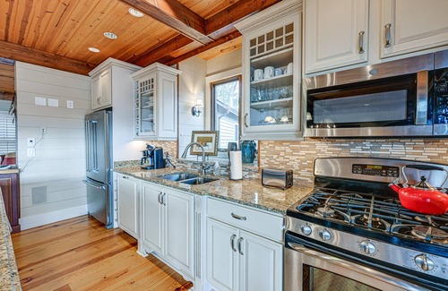 Dillard Cabina | Mountain-View Georgia Cabin w/ 2 Decks