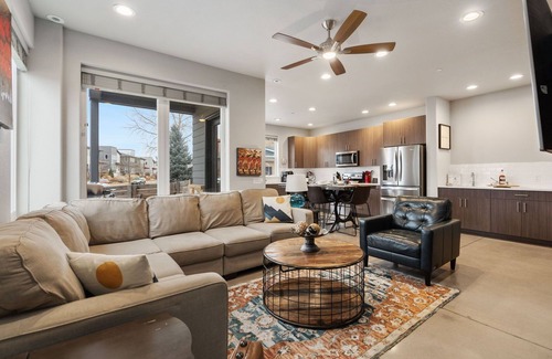 Old Town North Casa | Mountain View Getaway - Groups Welcome!