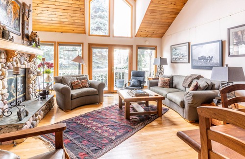 Bigfork Casa | Mountain-view getaway with fireplace near Bigfork Harbor & downtown dining/shops