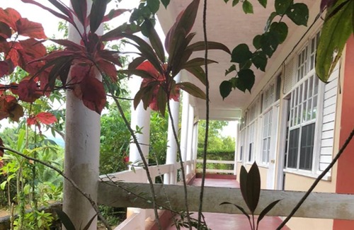 Orange Bay Cama Y Desayuno | Mountain View Guest Resort