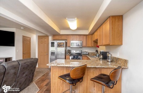 Knik-Fairview Casa | Mountain View Haven - Luxe Townhouse w/ King Suite & Walk-In Closet