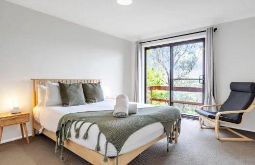Wentworth Falls Casa | Mountain View Hideout with Stargazing Telescope