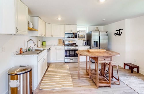 Morrisville Casa | Mountain-view hideaway with swimming pond & washer/dryer - dogs welcome