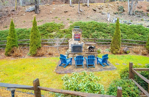 Waynesville Casa | Mountain-View Hideaway