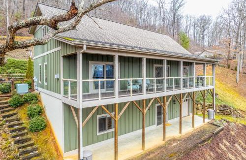 Waynesville Casa | Mountain-View Hideaway