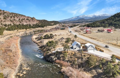 Salida Casa | Mountain-View Home & Cabin on Arkansas River - Dog-Friendly & RVs welcome