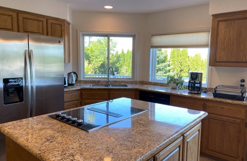 Beaverton Casa | Mountain View home close to hiking trails, city and main attractions.