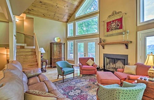 Bryson City Casa | Mountain View Home Hike, Raft, Golf and More!