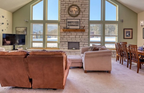 Ponderosa Pines Casa | Mountain View Home in a Quiet Area w/ WiFi & Washer/Dryer - 3 Dogs Welcome