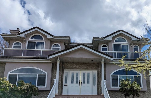 Burnaby Casa | Mountain View Home in Burnaby