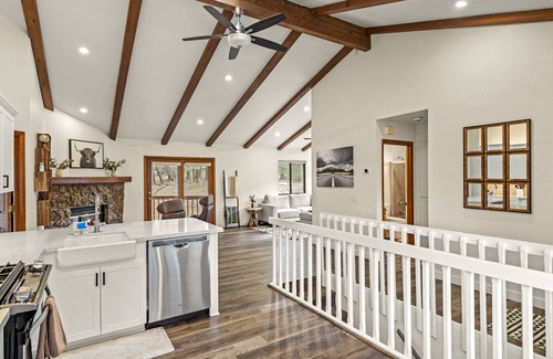 Flagstaff Cabina | Mountain View Home in the Country Club w/AC!