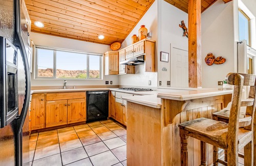 Moab South Valley Casa | Mountain view home with patio, gas fireplaces & shared pool/hot tub - 2 dogs OK