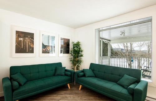 Saint-Leonard-de-Portneuf Chalet De Esquí | Mountain View, Hot Tub, Trail Access, Spa