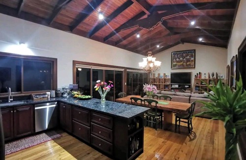 Desamparados Casa | Mountain View house, 15min. SJO Airport