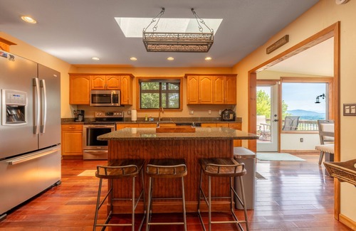 Murphy Cabina | Mountain View/Jacuzzi/ Fire pit/ Close to Downtown. Pet Friendly!