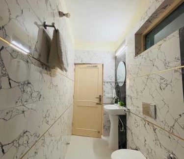 Kuthar Apartamento | Mountain View l 1BHK,2BHK,3BHK,4BHK,10BHK l Sitting Area Availbale by Night Sky